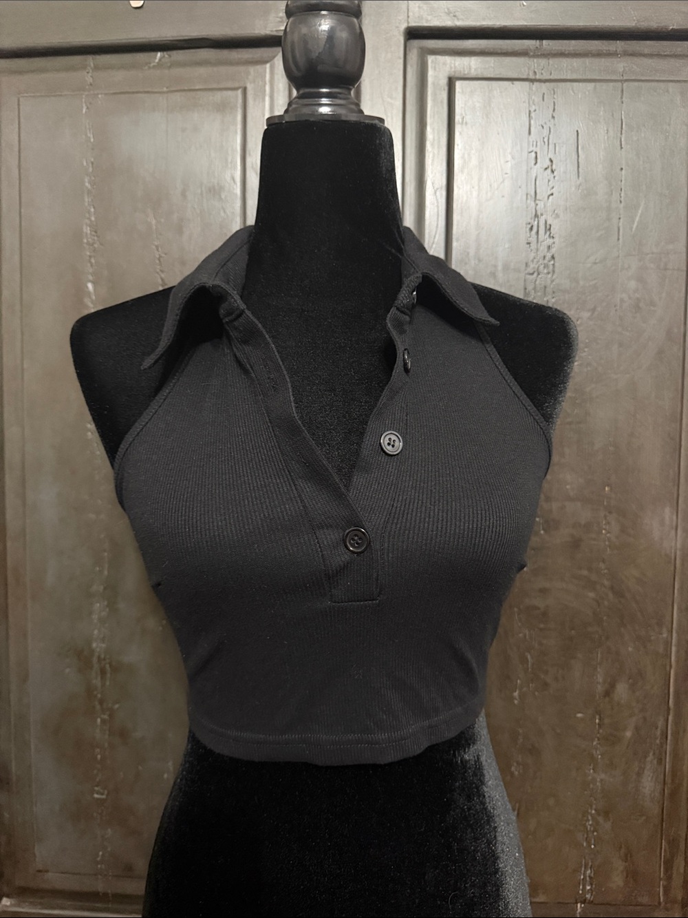SHEIN Black ribbed-knit collared halter button down cropped top - Size small
